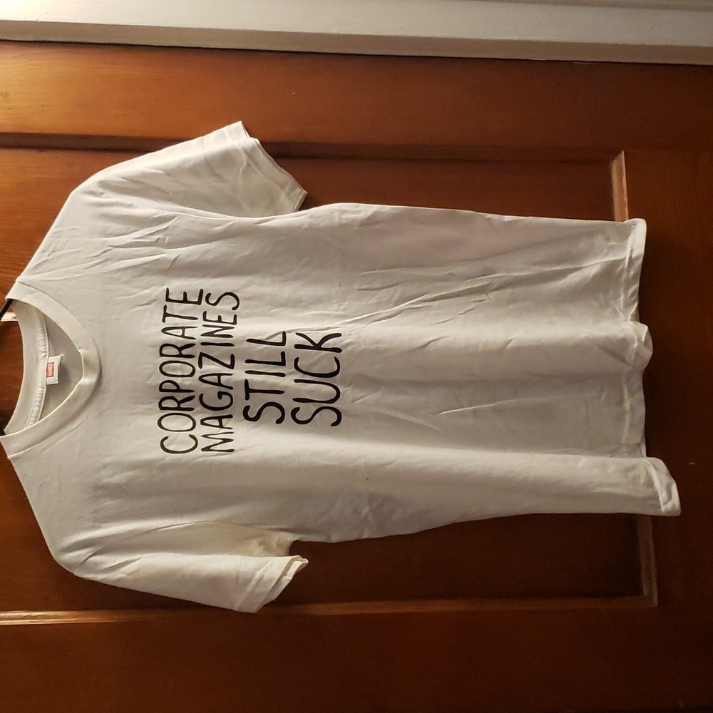 Kurt Cobain Inspired "Corporate Magazines Still Suck" t-shirt | S | NWOT